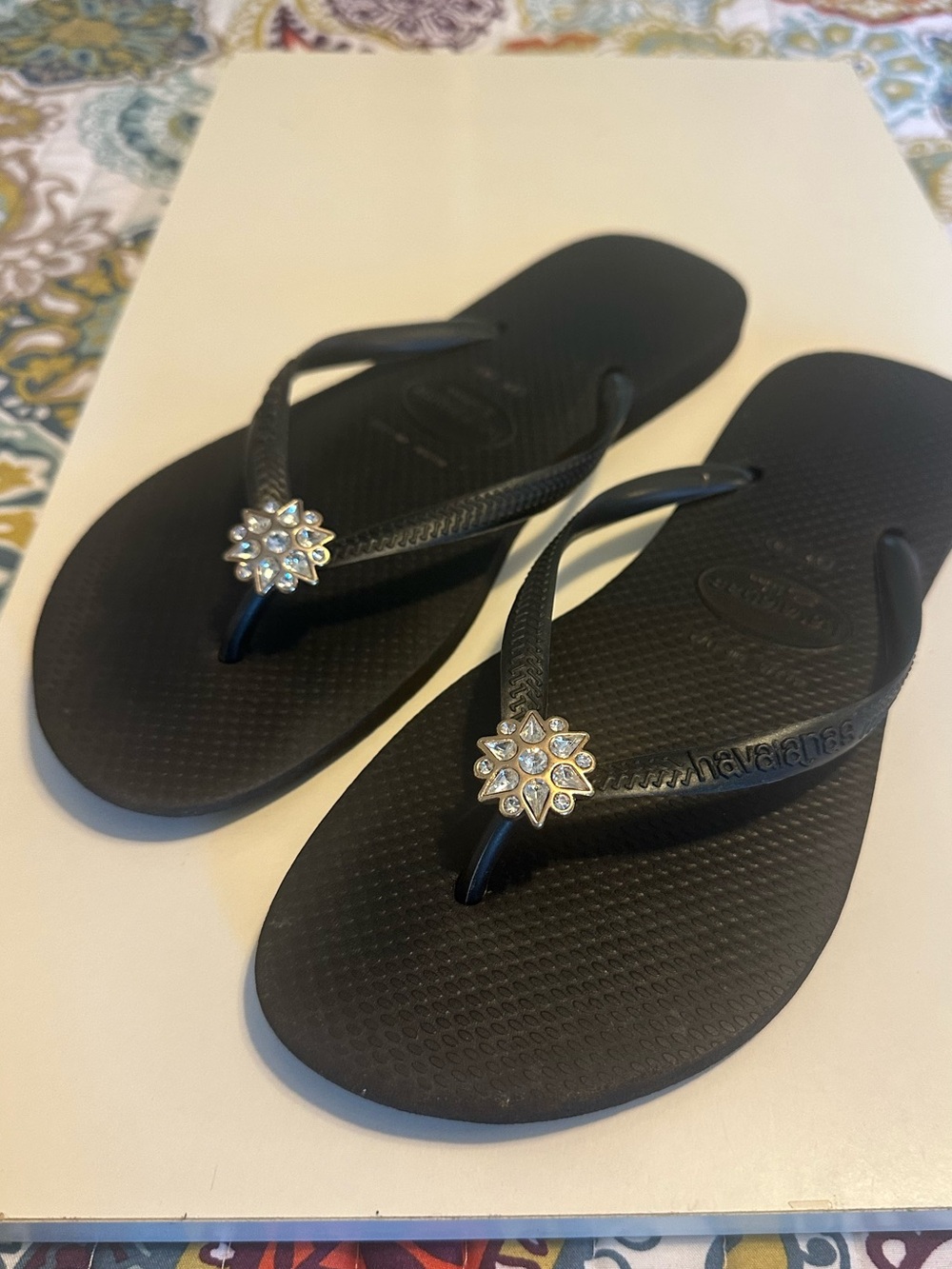 Havaianas Slim Black Flip Flop Sandals with Crystal Charm sz 39/40 or 7/8